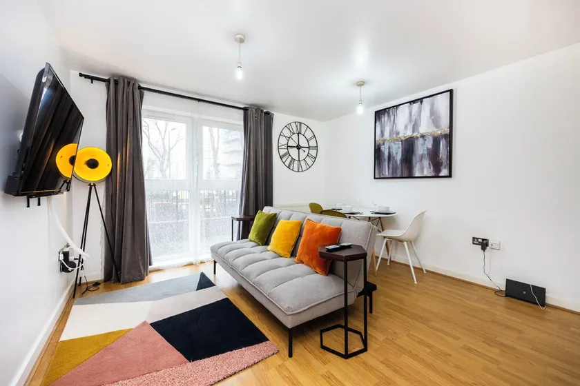 Garland Modern Central City Apartment London-Close to Station - Image 1