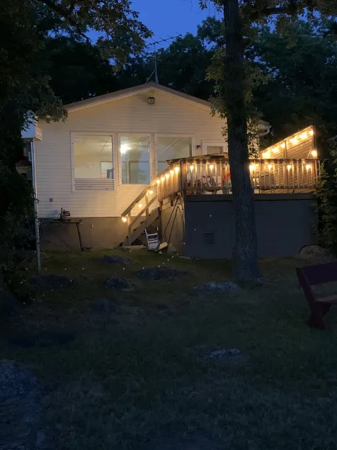 Lakefront Cottage in Grand Beach Provincial Park - Image 1