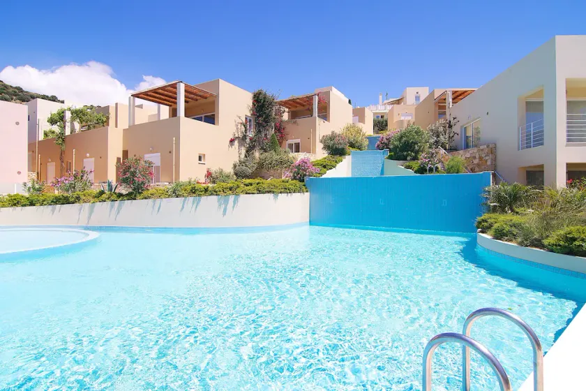 PP 9-10/40 3bedroom house in a complex with communal pool - Image 1