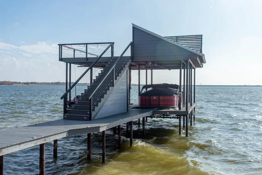 Stunning A-Frame on Main Water of Cedar Creek Lake - Image 1