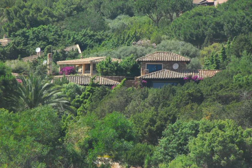Villa com grande jardim a 100 metros da bela praia \"timi ama\" - Image 1