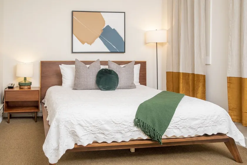 Standard King Room with Ensuite Bathroom - Image 1