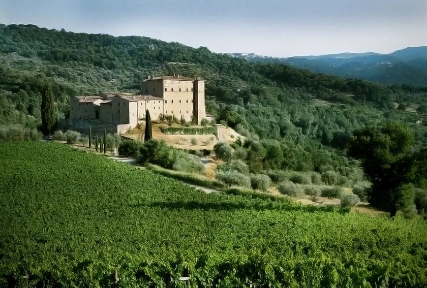 Two Bedroom Apartment in a Medieval Castle - Image 1