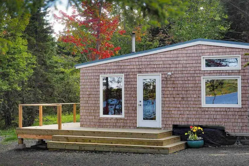 Mayfly Tiny House on fresh water Lake Ainslie 12 min distant to Inverness beach - Image 1