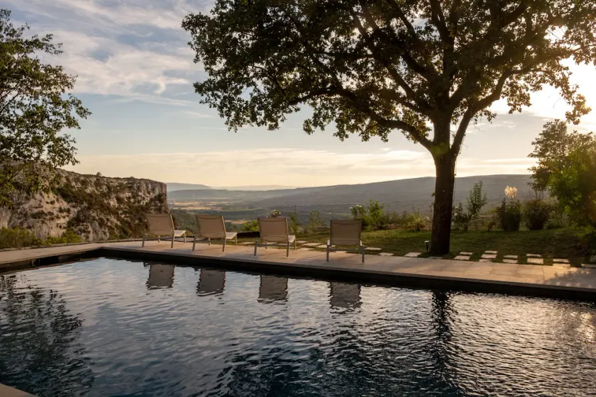 Magnificent renovated mas, comfort and exceptional views in the heart of the Luberon - Image 1