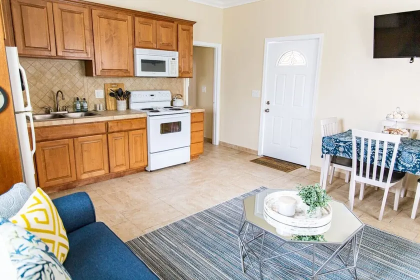 The PB Spot 1BR w/ Parking - Image 1