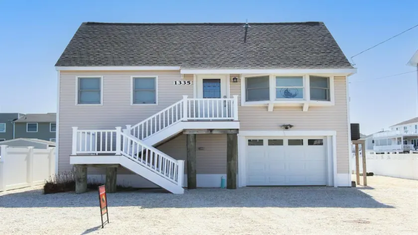 Single Family, Waterfront, Boat Slip, Beach Haven West, Private Yard, Wifi, Lagoon Front 3 Bdrm Home - Image 1