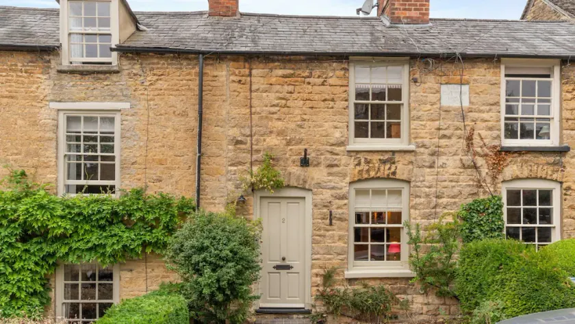 Vine Cottage, Charlbury - sleeps 2 guests  in 2 bedrooms - Image 1