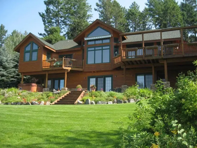Sunset Cabin - Flathead Lake, udsøgt træhus og gæstekabine - Image 1