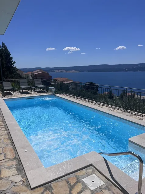 Lovely 3 double bedroom detached house with sea view and heated swimming pool - Image 1