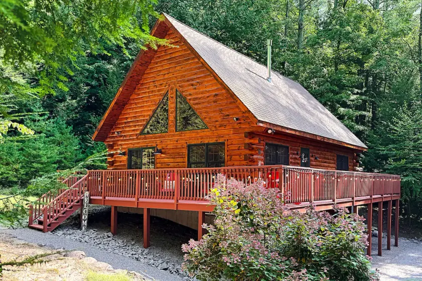 Private child-friendly home with game room, high-speed WiFi, and wraparound deck - Image 1