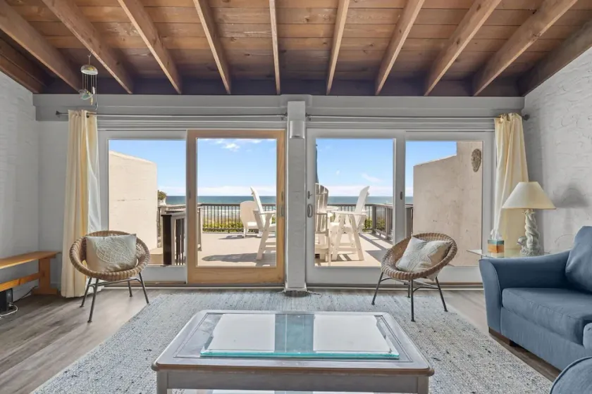 Oceans 2 condo - Image 1