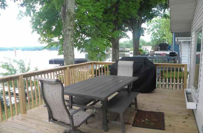 Mermaid Waterfront Villa with Pier on Lake Webster - Image 1