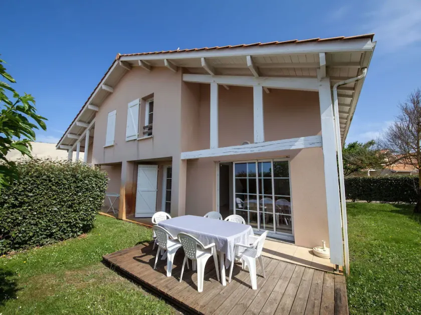 Nice apartment in villa for 6 guests with pool, WIFI, TV, terrace and pets allowed - Image 1