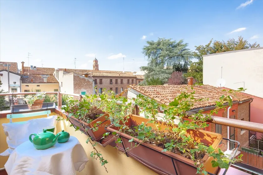 GuestHost - Ferrara Be My Guest - Image 1