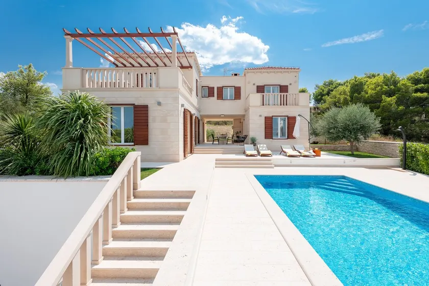 Villa Queen of Splitska - Image 1