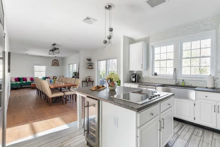 Traditional Immaculate Updated Home- Heated Pool, Gym, Yard- Close to EH and Sag - Image 1