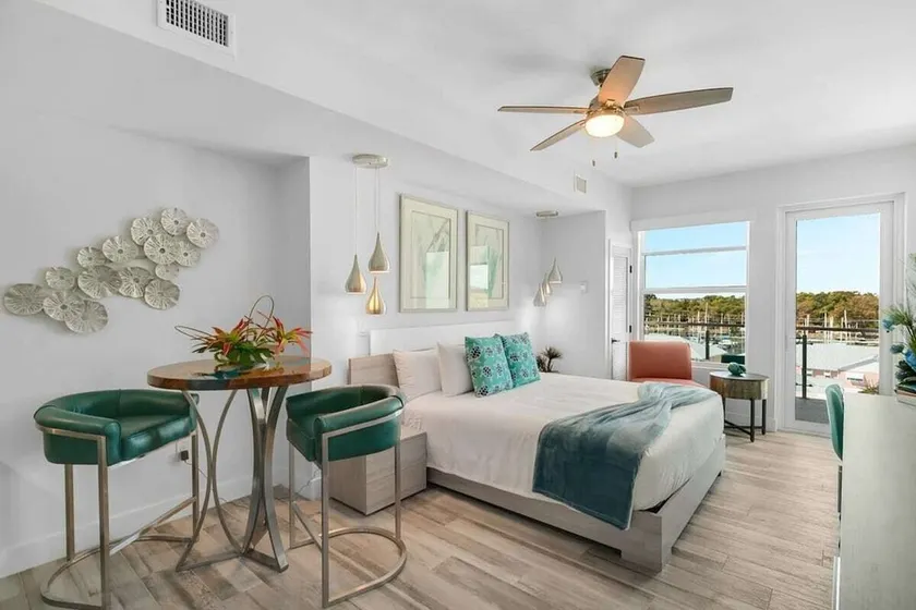 Studio King Condo Sum - Image 1