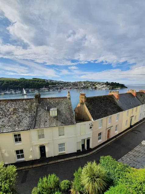 Waterfront property in the heart of Fowey, stunning views close to town & beach - Image 1