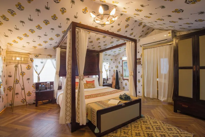 ELIVAAS 5-BHK with Luxe Mudhouses, Tents, Pond & Pvt Pool | Kaimalgarh Farmstay - Image 1