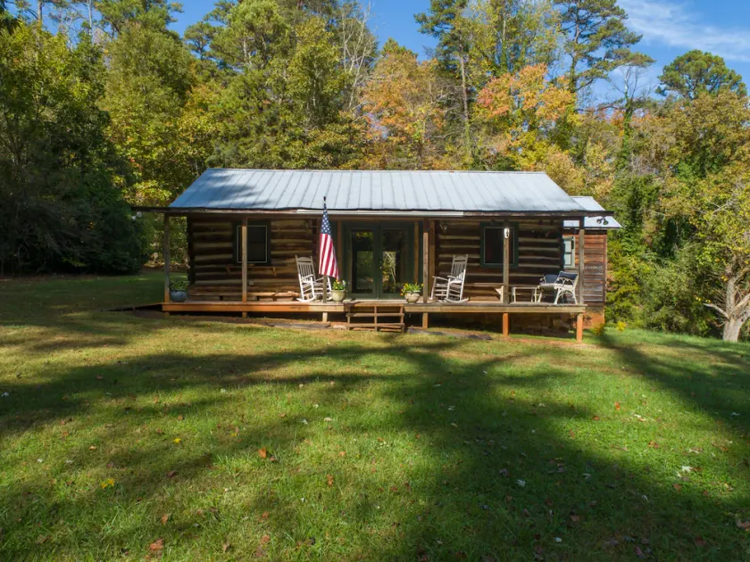 Charming 1892 Log Cabin in the Blue Ridge Mountains foothills - Image 1