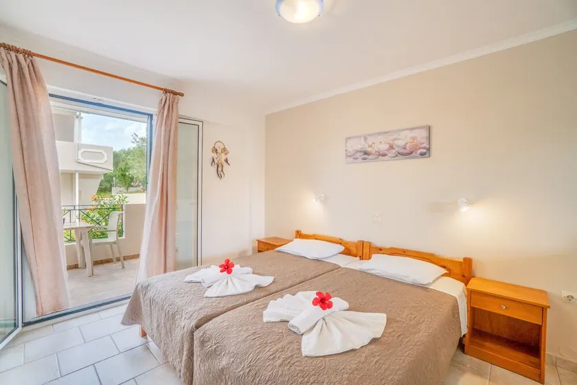 Studio Apartment 'Standard  Downstairs 15' with Shared Pool, Wi-Fi and Air Conditioning - Image 1