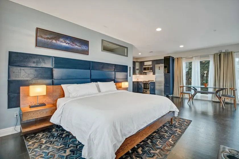 Luxe Penthouse Loft on Main St- Steam Shower, Elevator, Parking, Views, Kitchen - Image 1