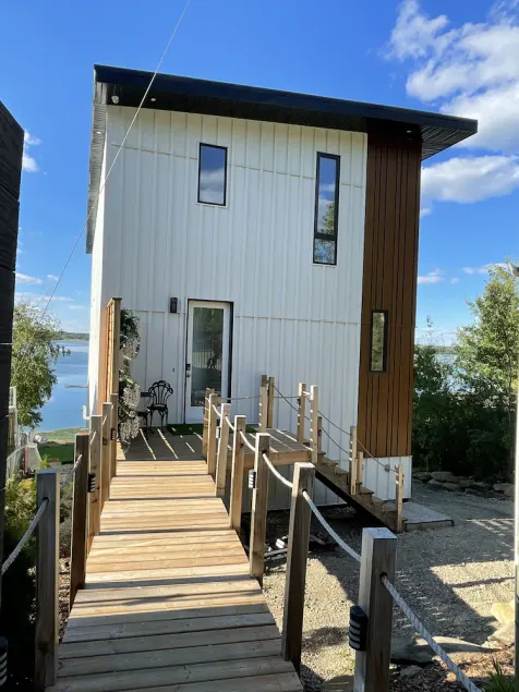 Romantic Family Lake front Cabin getaway 45 min W of Edmonton. 5 star cabin. - Image 1