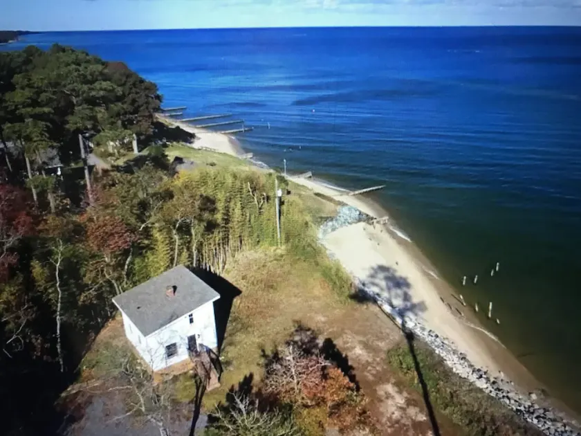 Bay Front Small Contemporary - Image 1
