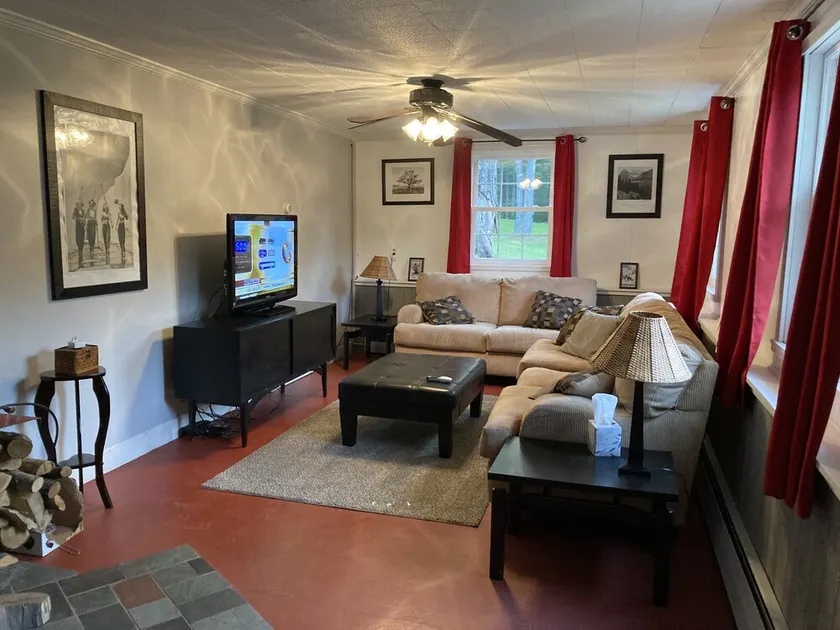Minuten vom Herzen von Ellicottville! Schöne 4 Schlafzimmer, 10 Personen. - Image 1