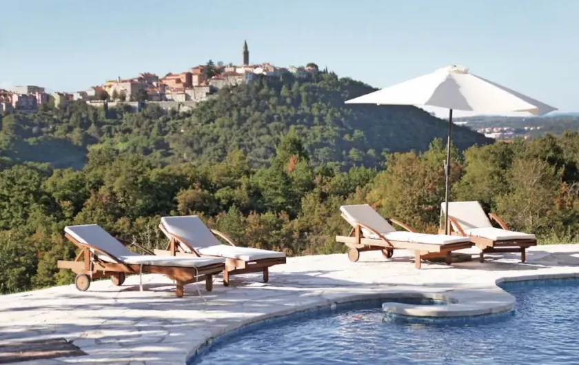 Breathtaking villa with a private pool - Image 1