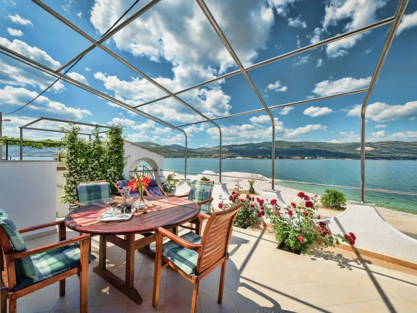 Luxurious Holiday Home in Arbanija with Jacuzzi - Image 1