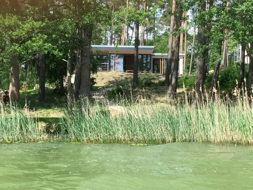 Casa vacanze di lusso direttamente sul lago, comfort naturale in stile moderno - Image 1