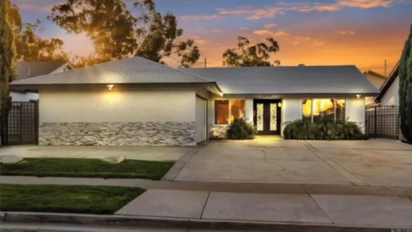 Nice backyard with pool and outdoor BBQ - Image 1
