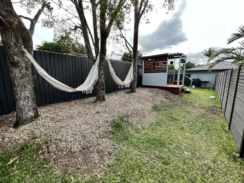 Newly Listed and Centrally located , walk to restaurant's , cafes and shopping , - Image 1