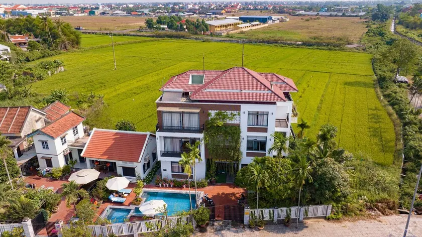 6BRs Villa with Private Pool * Central Location * Free Pick Up * B.fast inc. - Image 1