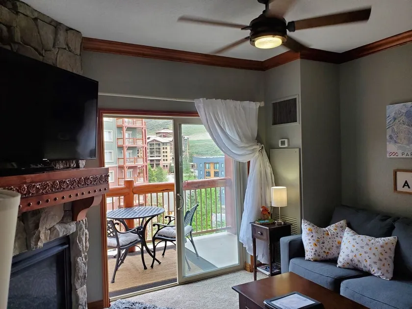 SKI IN/OUT CONDO-1BDR  SUITE W/ BALCONY & FULL KITCHEN - Image 1