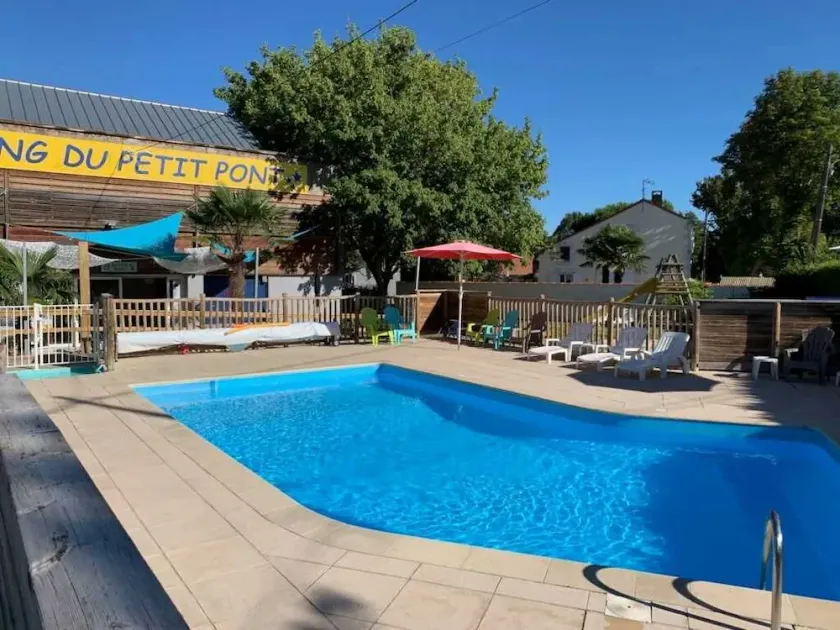 ZEcamping 3 étoiles piscine 4km plage animaux acceptés sauna locatif TV 26m2 - Image 1