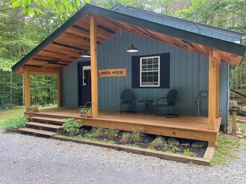 This cabin is a 1 bedroom(s), 1 bathrooms, located in Middle Grove, NY. - Image 1