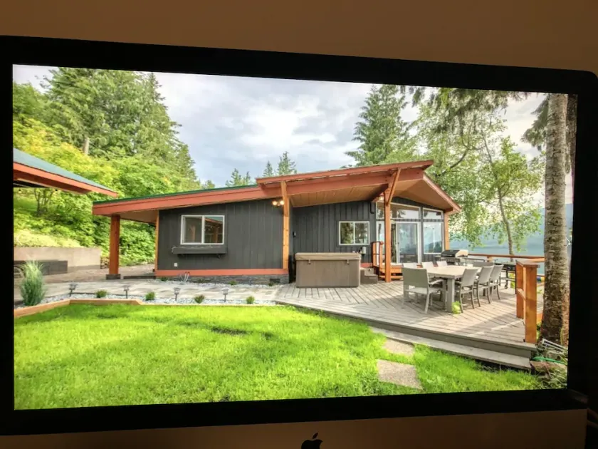 Serenity LakeHouse on Mabel Lake - Hot tub & 105 feet of beach - Image 1