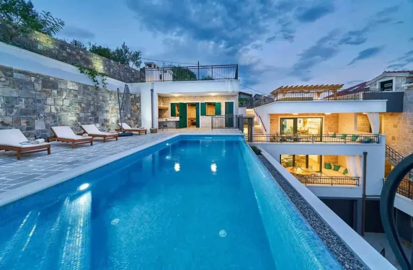 Exclusive Villa Amara with infinity heated pool - sea view, family, stylish, pet friendly, jacuzzi, sauna, bbq, 5 parking spaces - Image 1
