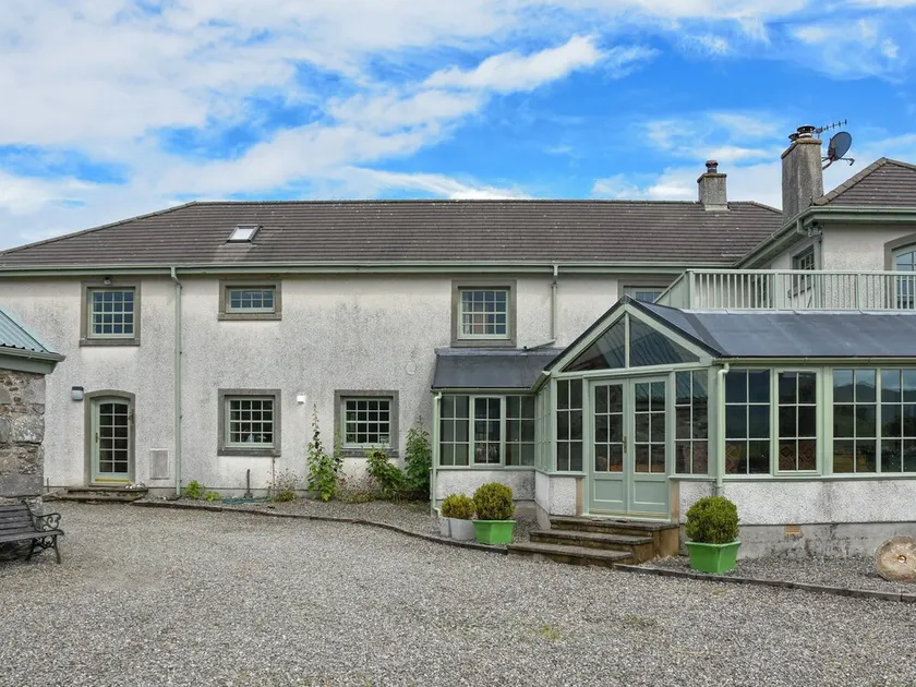 4 bedroom accommodation in Colintraive - Image 1