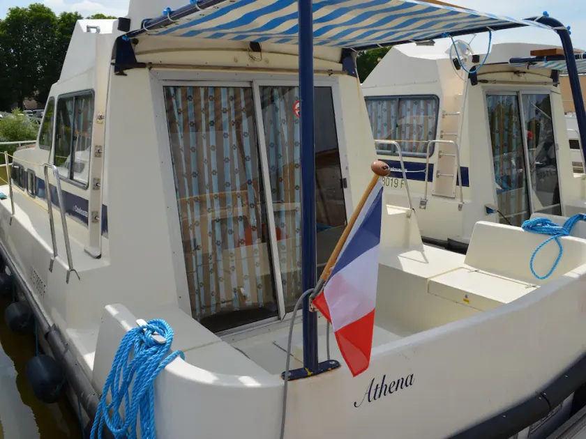 Exklusiver Aufenthalt auf Triton 860 Fly - Image 1