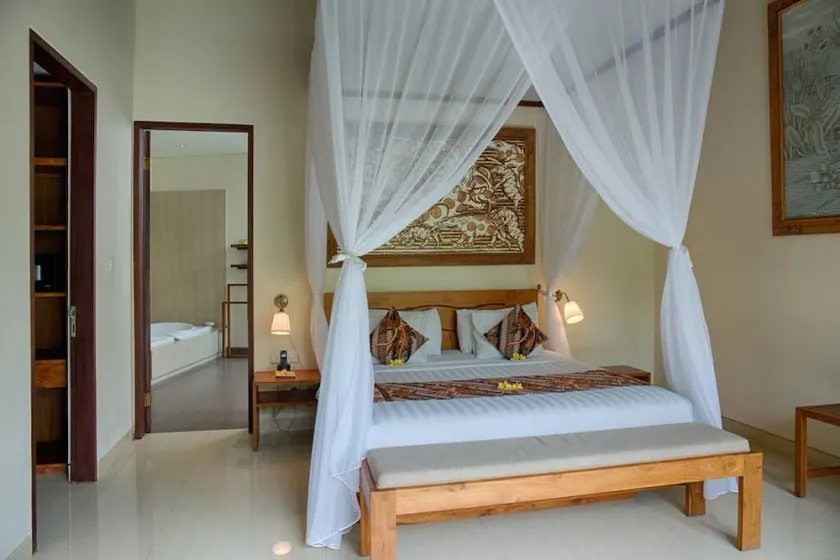 4 BR Royal Private Villa Nice view of the Square - Image 1