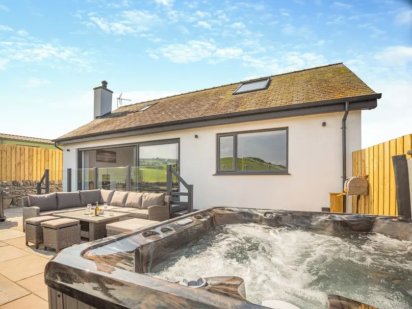 3 bedroom accommodation in Llandanwg - Image 1
