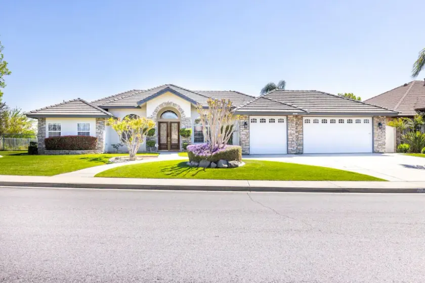 Golf Course View Home with Dual AC and SPA - Image 1