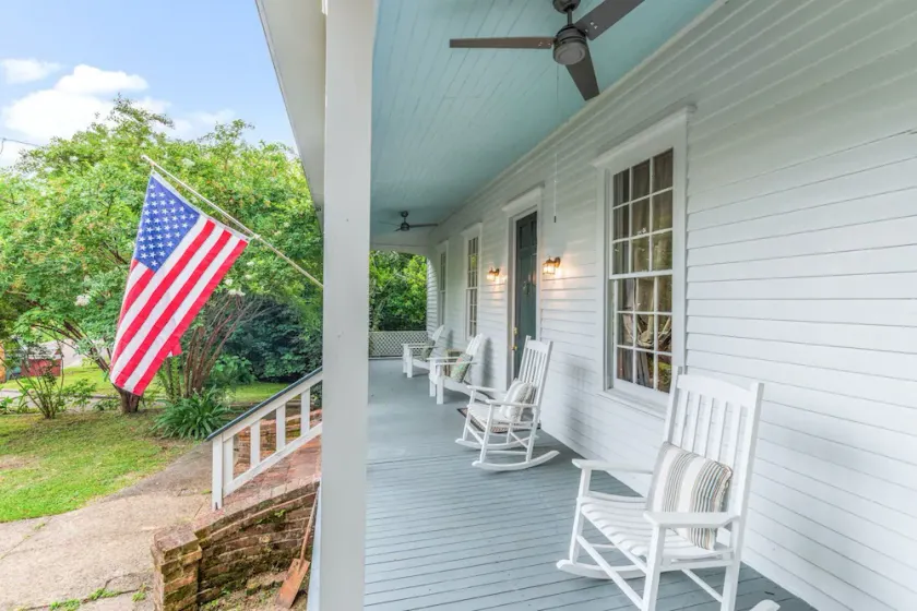 1880's Cozy Cottage, close to Historical Downtown. Sleeps up to 6 3B3B-pets OK - Image 1