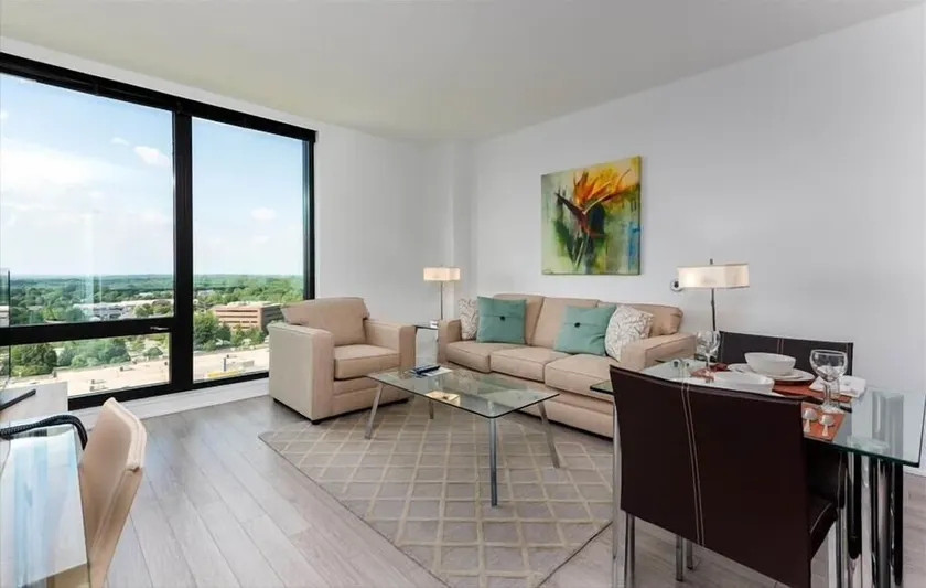 Mins from Subway & Rail | Near Dulles Airport  | Home Depot Close by - Image 1