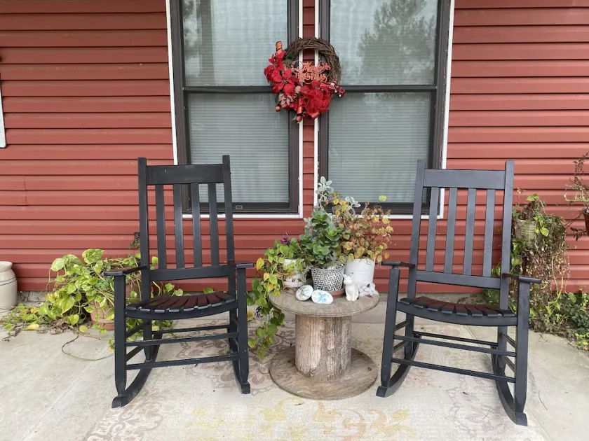 Family friendly country cottage 3 min to I75 -3 bedroom 1 bath central ac & heat - Image 1