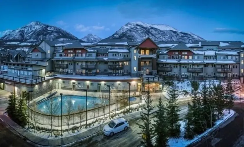 The Lodges at Canmore - Luxury 1 BR Suite con Mountain View / BBQ / Piscina riscaldata - Image 1
